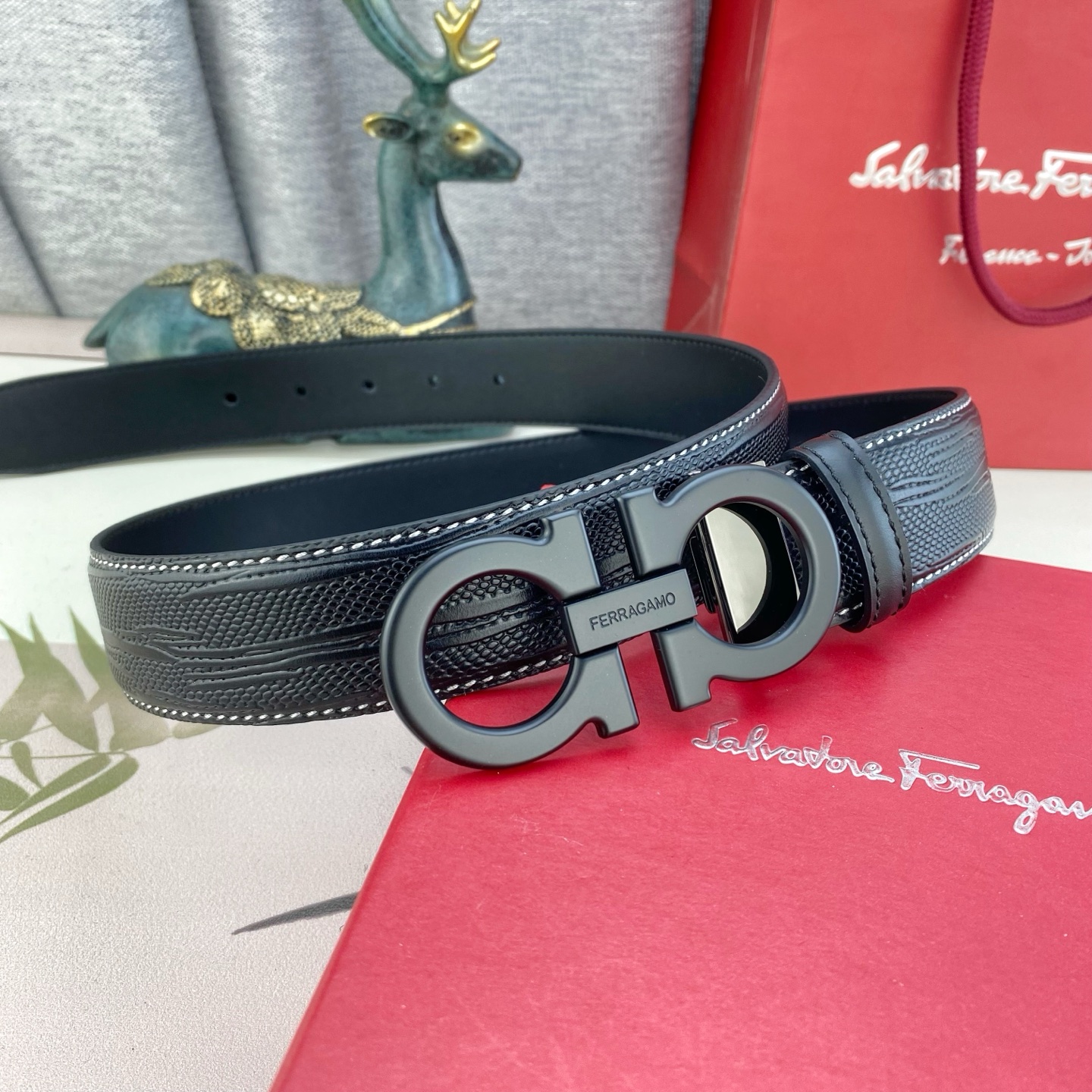 菲拉格慕💕 特种皮腰带系列 ，原厂五金精品不锈钢扣，手感柔软舒适 宽3.5CM。