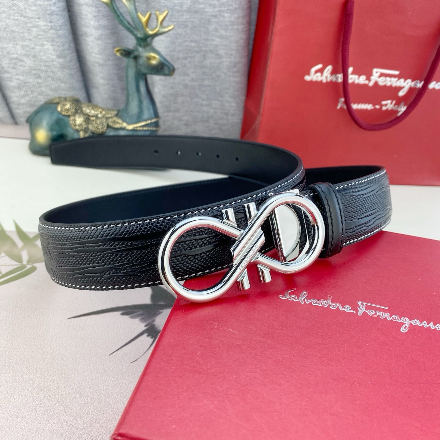 菲拉格慕💕 特种皮腰带系列 ，原厂五金精品不锈钢扣，手感柔软舒适 宽3.5CM。