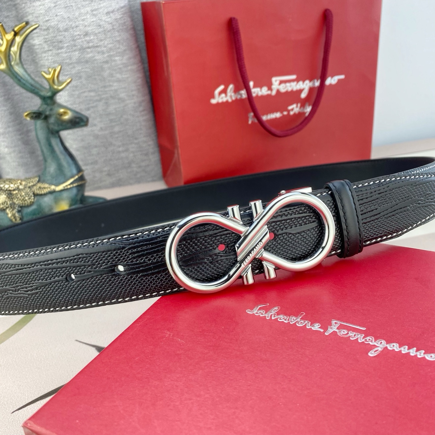 菲拉格慕💕 特种皮腰带系列 ，原厂五金精品不锈钢扣，手感柔软舒适 宽3.5CM。