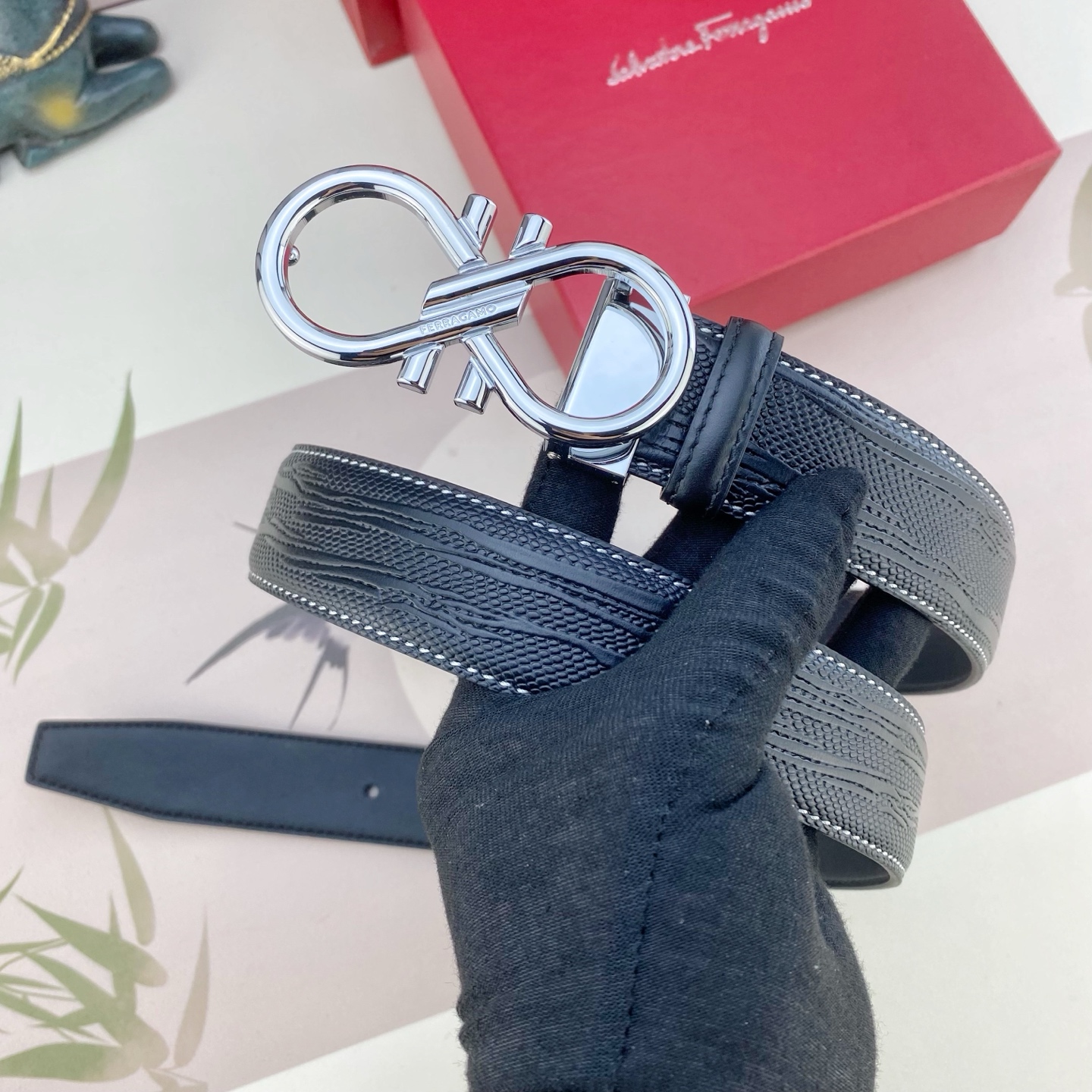 菲拉格慕💕 特种皮腰带系列 ，原厂五金精品不锈钢扣，手感柔软舒适 宽3.5CM。