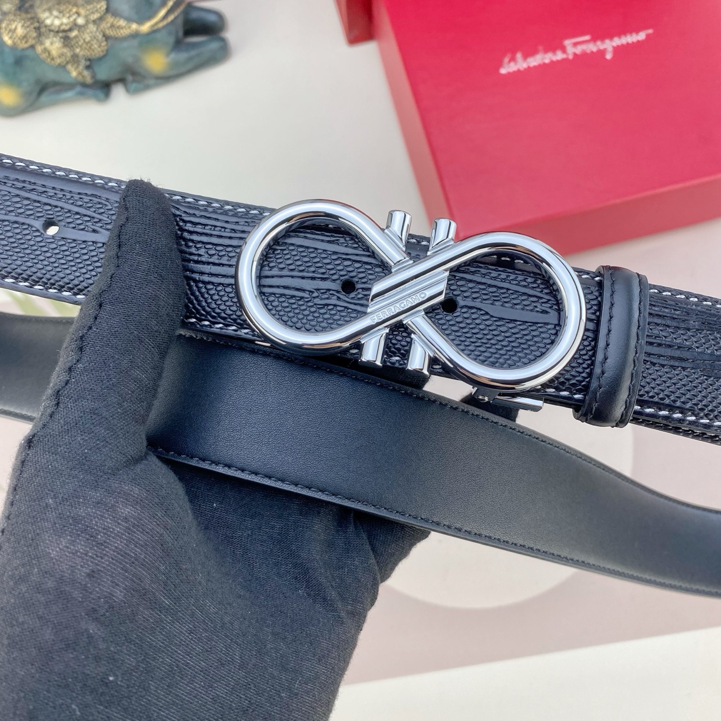 菲拉格慕💕 特种皮腰带系列 ，原厂五金精品不锈钢扣，手感柔软舒适 宽3.5CM。