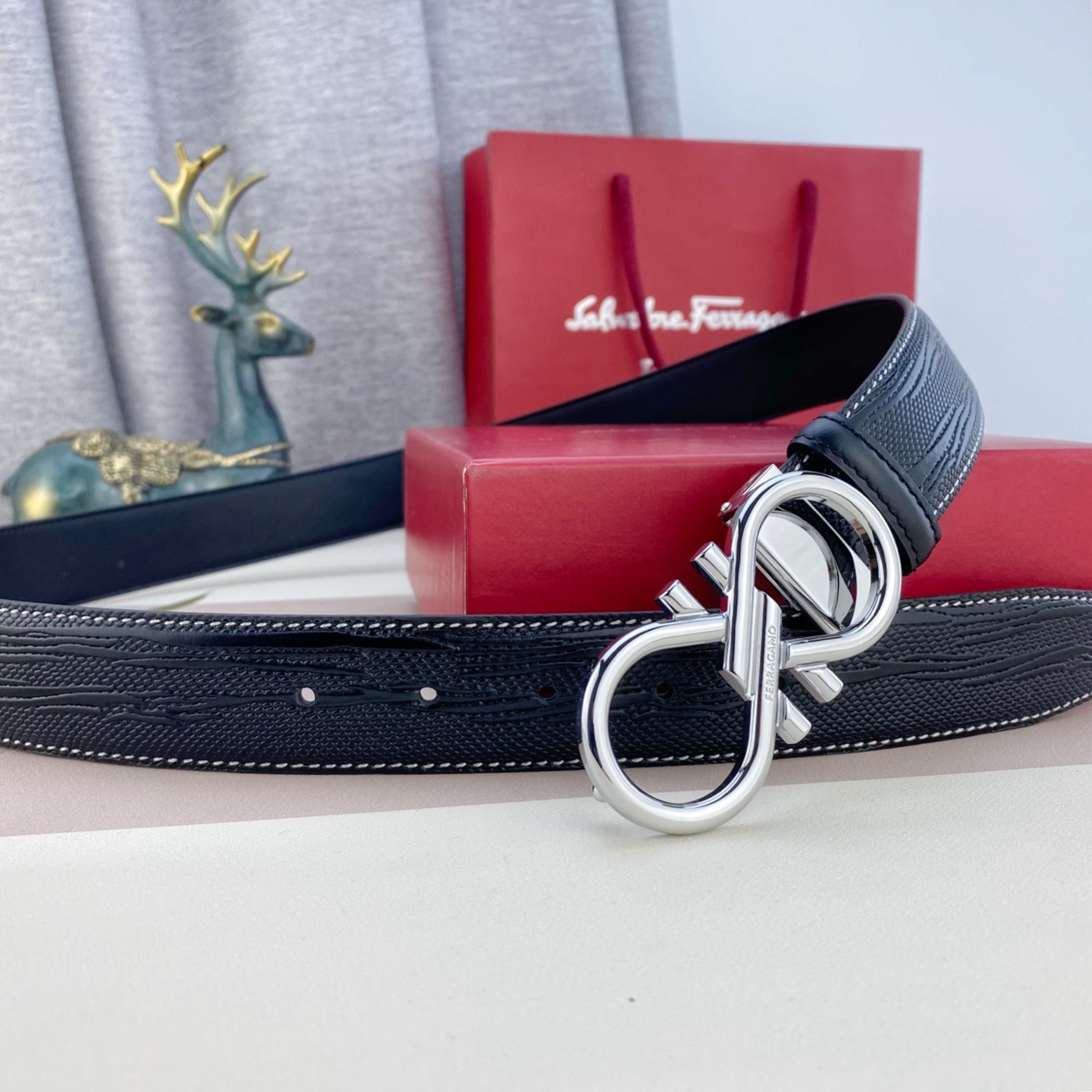 菲拉格慕💕 特种皮腰带系列 ，原厂五金精品不锈钢扣，手感柔软舒适 宽3.5CM。