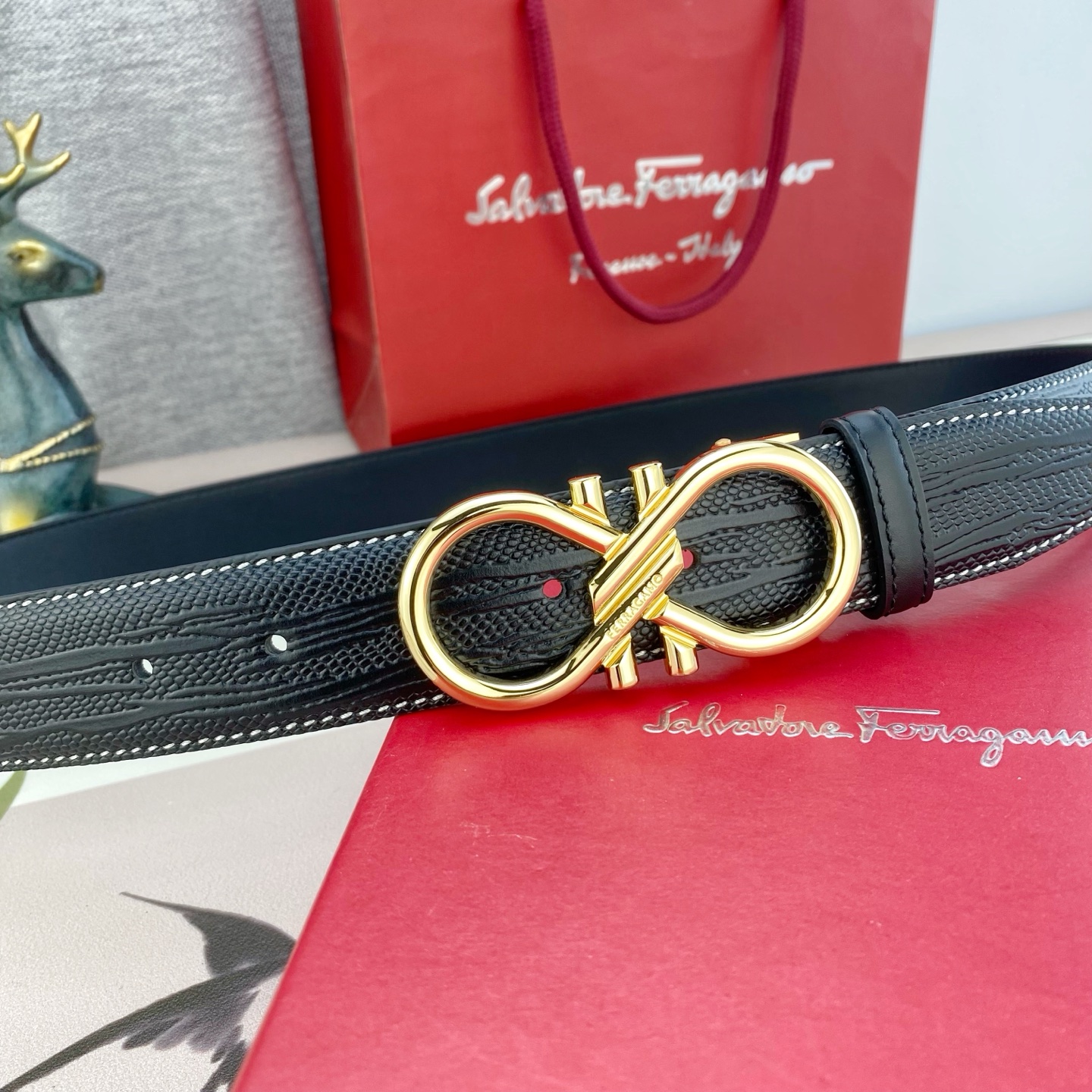 菲拉格慕💕 特种皮腰带系列 ，原厂五金精品不锈钢扣，手感柔软舒适 宽3.5CM。