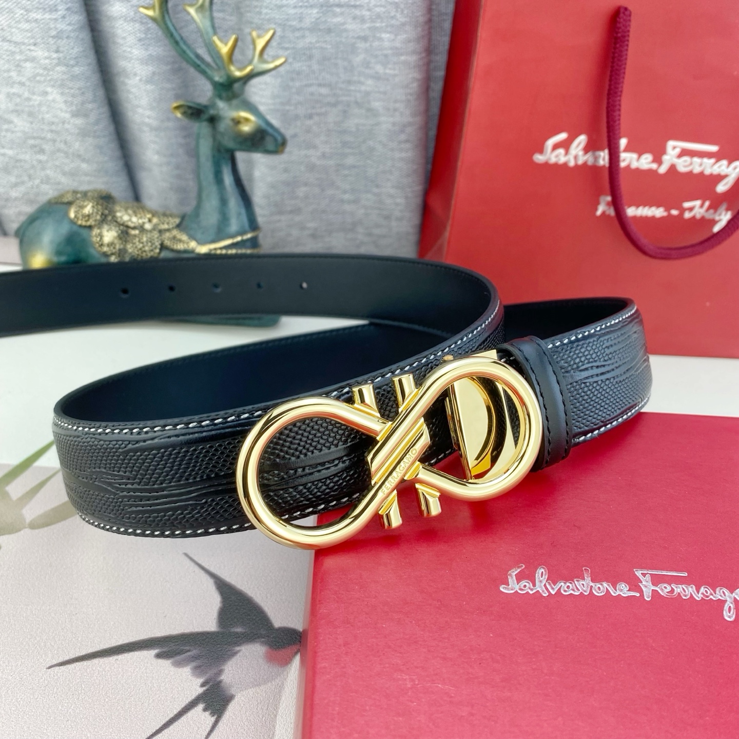 菲拉格慕💕 特种皮腰带系列 ，原厂五金精品不锈钢扣，手感柔软舒适 宽3.5CM。