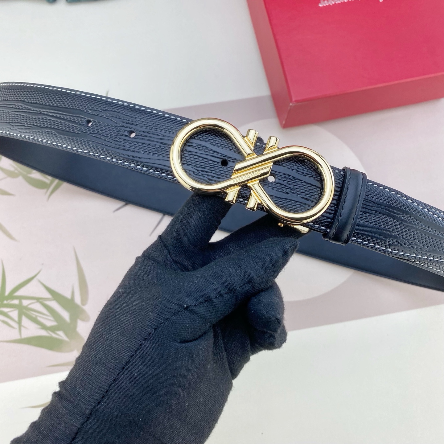 菲拉格慕💕 特种皮腰带系列 ，原厂五金精品不锈钢扣，手感柔软舒适 宽3.5CM。