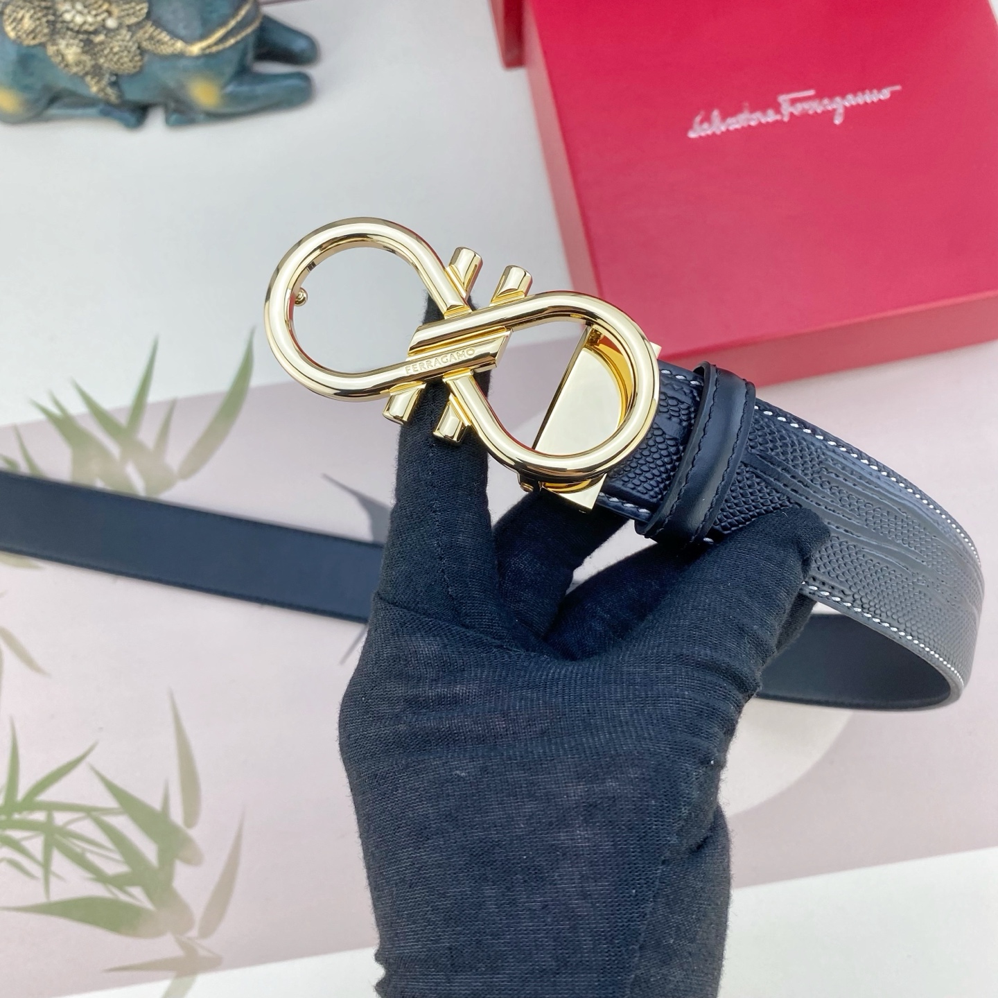 菲拉格慕💕 特种皮腰带系列 ，原厂五金精品不锈钢扣，手感柔软舒适 宽3.5CM。