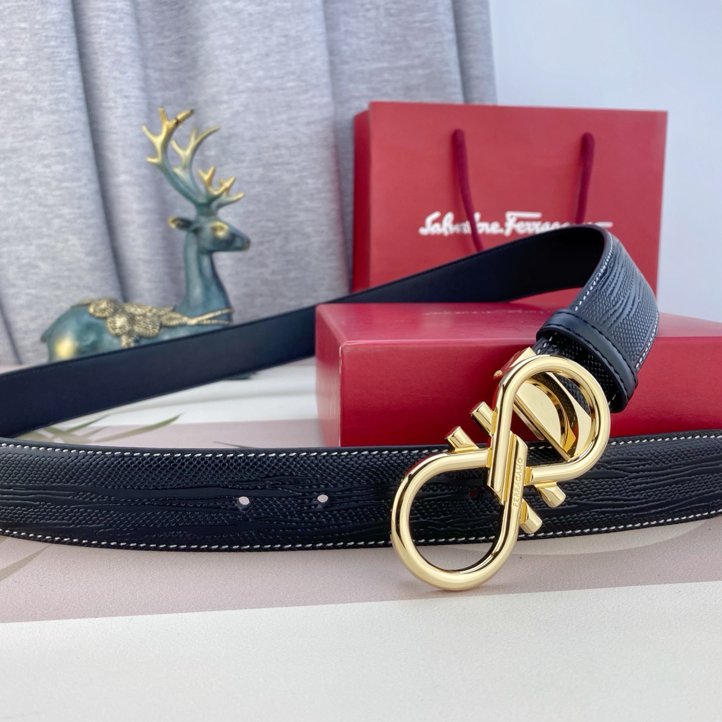 菲拉格慕💕 特种皮腰带系列 ，原厂五金精品不锈钢扣，手感柔软舒适 宽3.5CM。