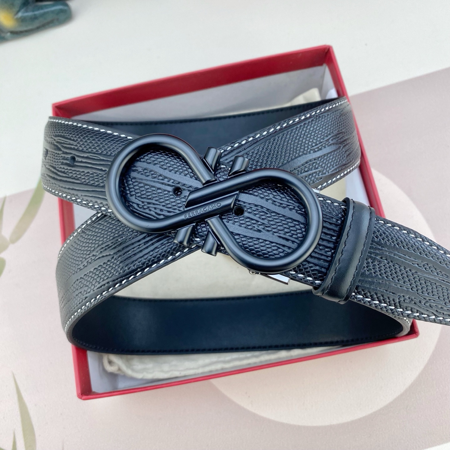 菲拉格慕💕 特种皮腰带系列 ，原厂五金精品不锈钢扣，手感柔软舒适 宽3.5CM。