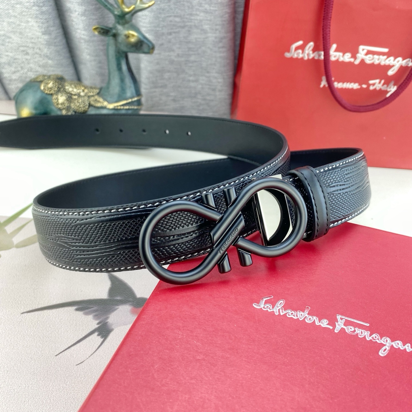 菲拉格慕💕 特种皮腰带系列 ，原厂五金精品不锈钢扣，手感柔软舒适 宽3.5CM。