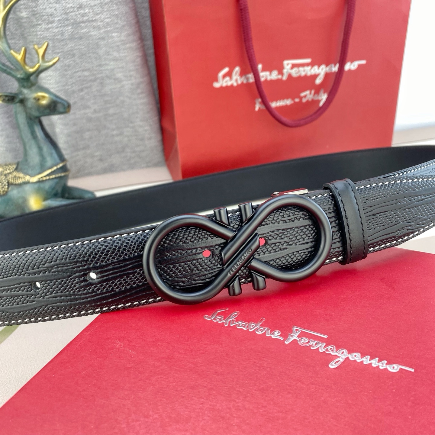 菲拉格慕💕 特种皮腰带系列 ，原厂五金精品不锈钢扣，手感柔软舒适 宽3.5CM。