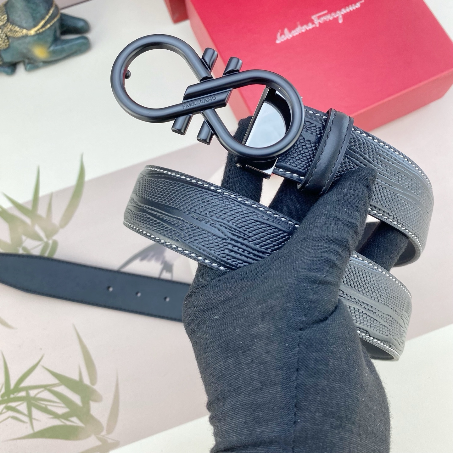 菲拉格慕💕 特种皮腰带系列 ，原厂五金精品不锈钢扣，手感柔软舒适 宽3.5CM。