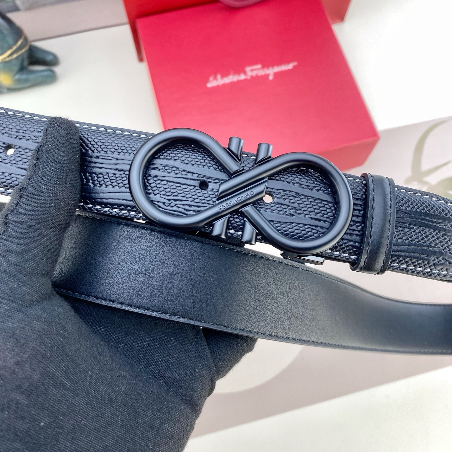 菲拉格慕💕 特种皮腰带系列 ，原厂五金精品不锈钢扣，手感柔软舒适 宽3.5CM。