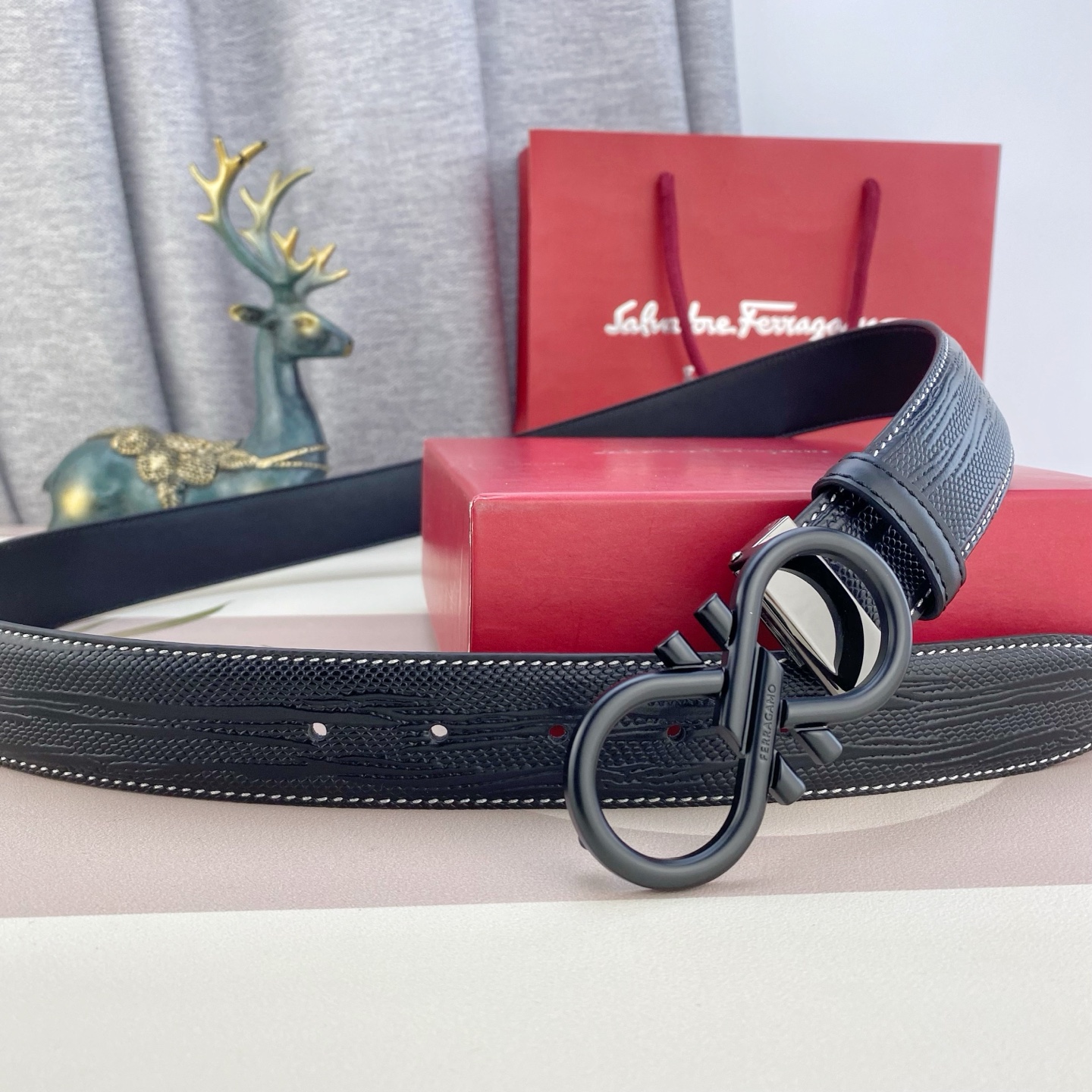 菲拉格慕💕 特种皮腰带系列 ，原厂五金精品不锈钢扣，手感柔软舒适 宽3.5CM。