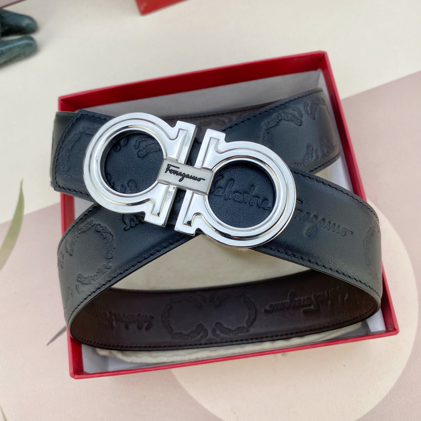 菲拉格慕💕 特种皮腰带系列 ，原厂五金精品不锈钢扣，手感柔软舒适 宽3.8CM。