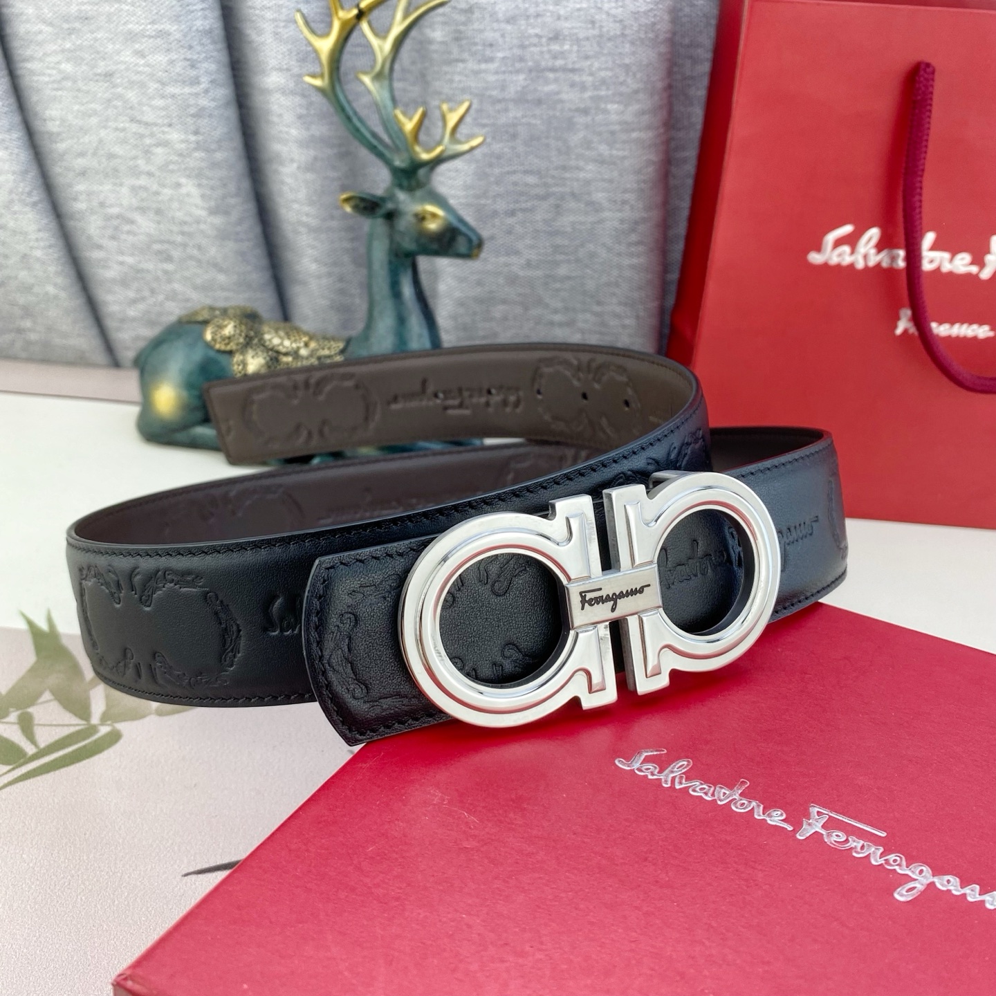 菲拉格慕💕 特种皮腰带系列 ，原厂五金精品不锈钢扣，手感柔软舒适 宽3.8CM。