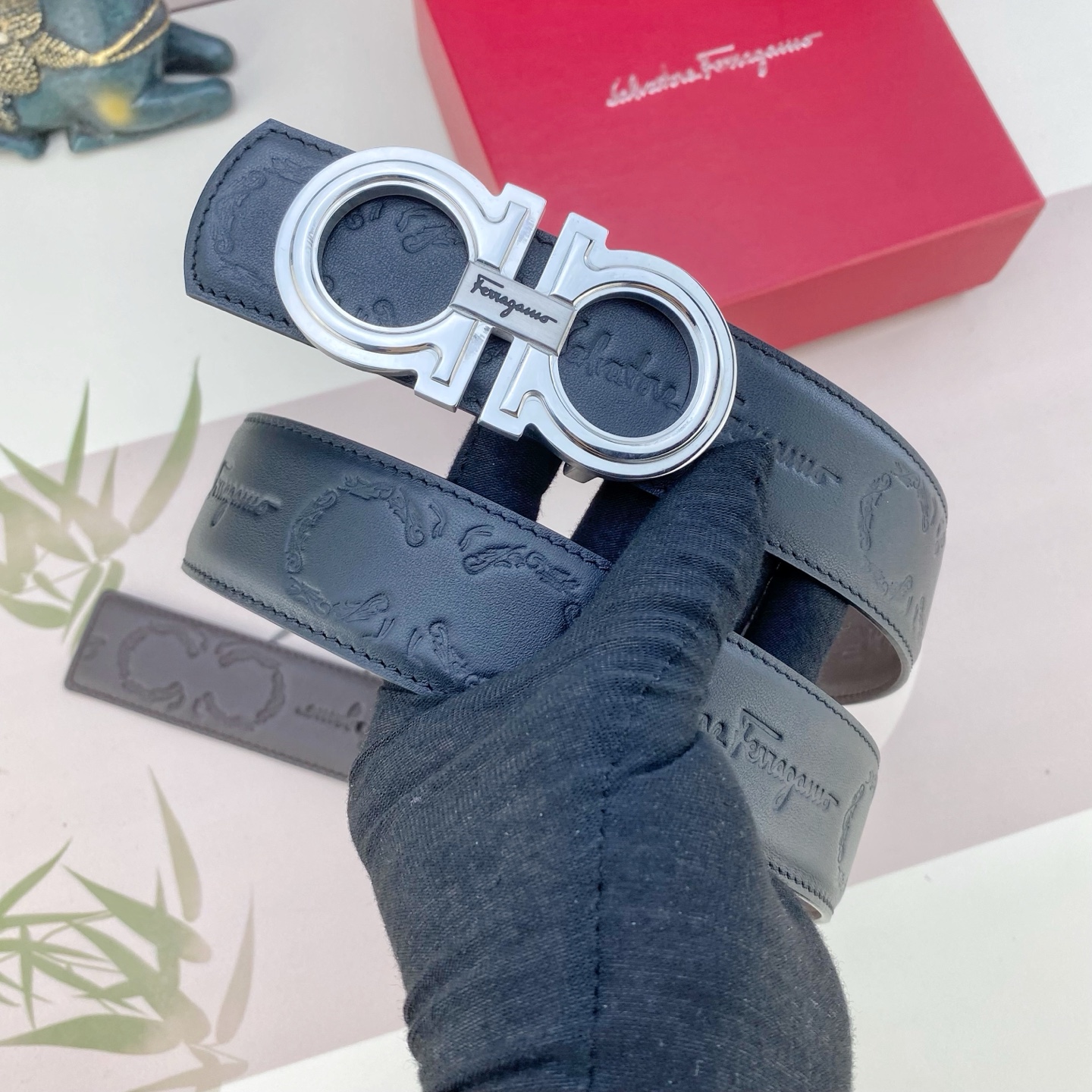 菲拉格慕💕 特种皮腰带系列 ，原厂五金精品不锈钢扣，手感柔软舒适 宽3.8CM。