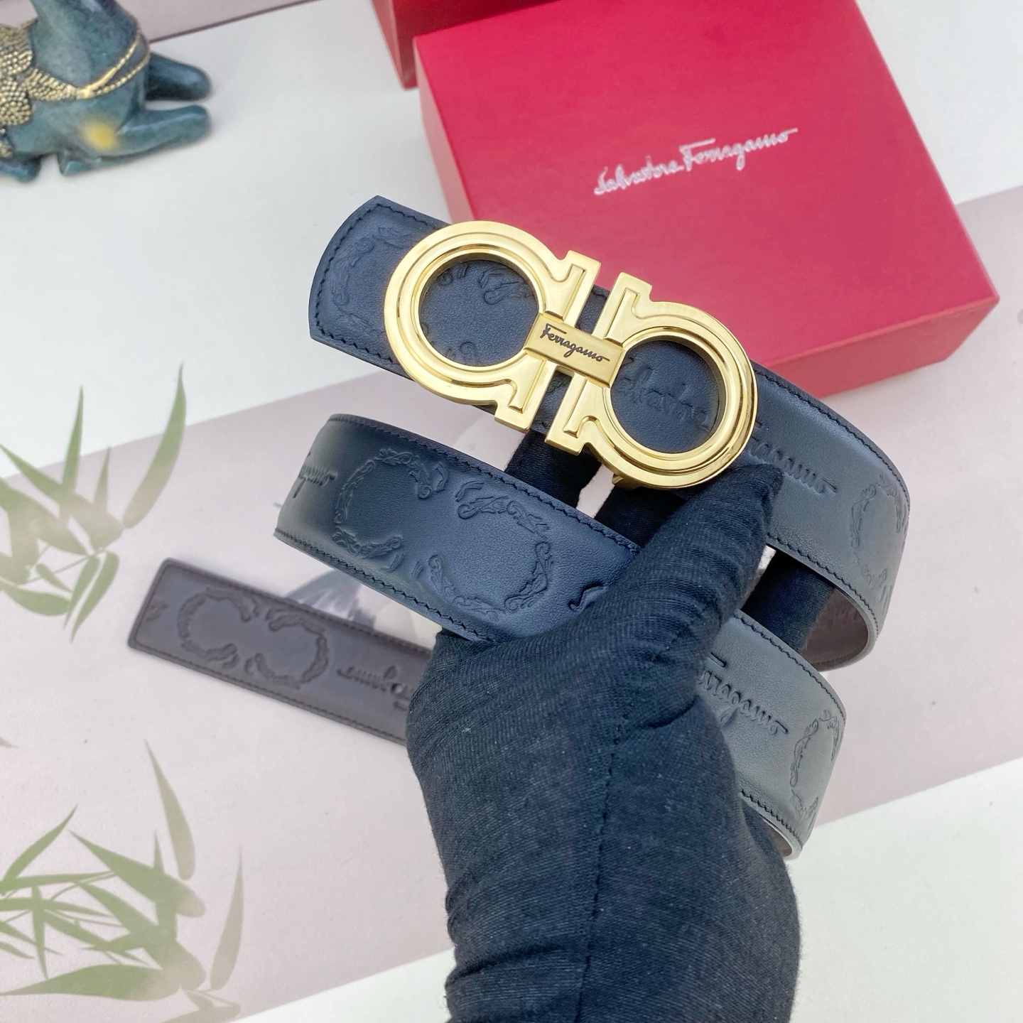 菲拉格慕💕 特种皮腰带系列 ，原厂五金精品不锈钢扣，手感柔软舒适 宽3.8CM。