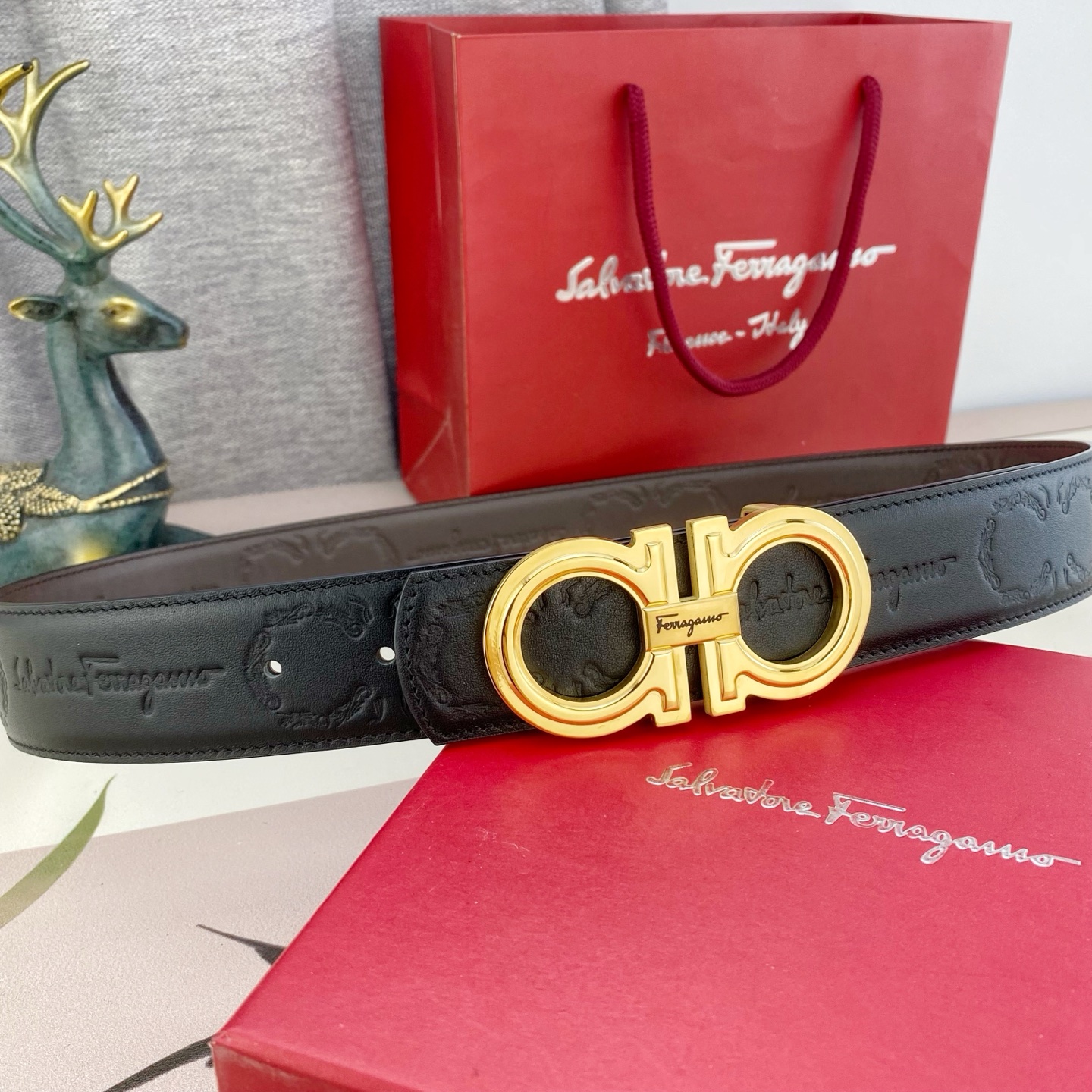 菲拉格慕💕 特种皮腰带系列 ，原厂五金精品不锈钢扣，手感柔软舒适 宽3.8CM。