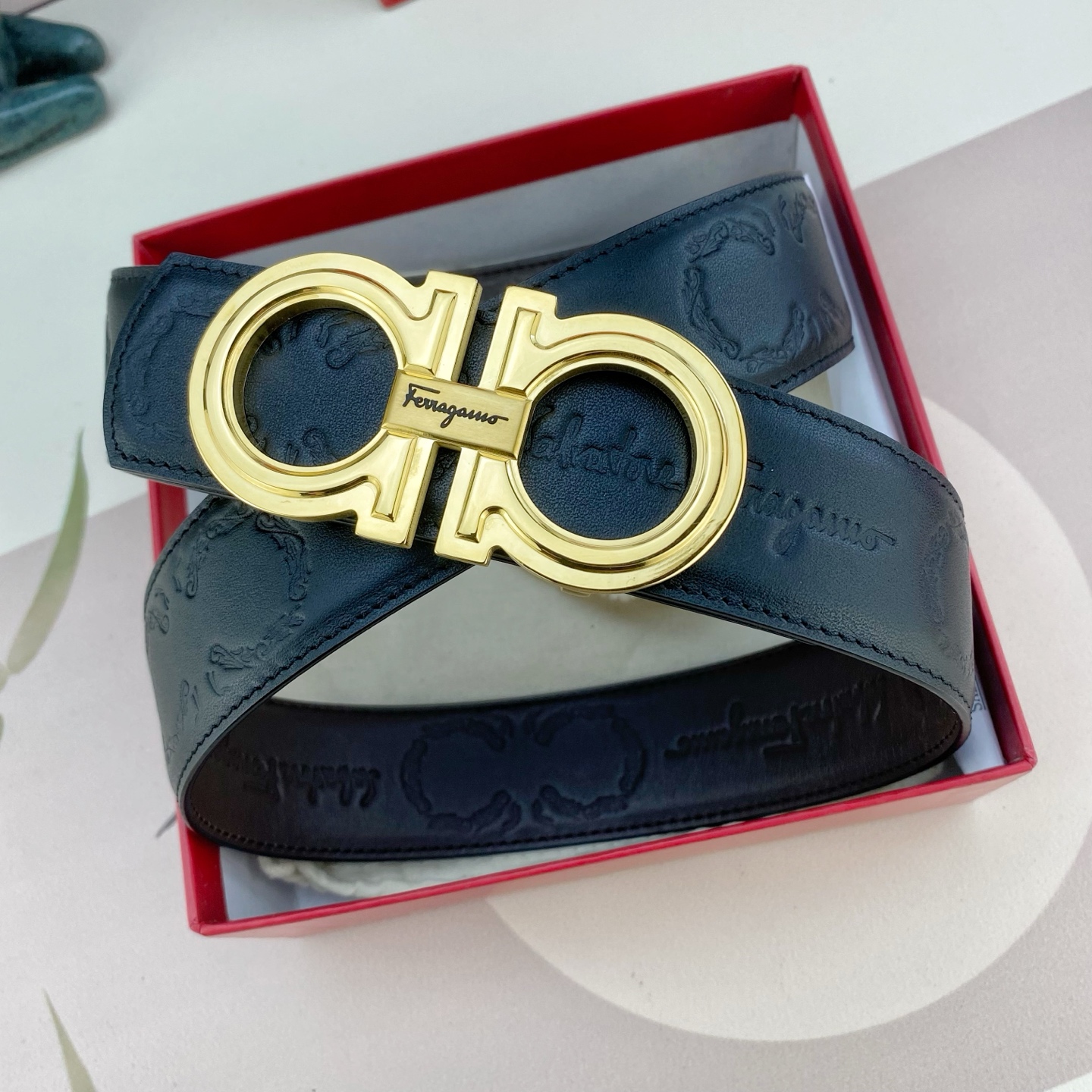 菲拉格慕💕 特种皮腰带系列 ，原厂五金精品不锈钢扣，手感柔软舒适 宽3.8CM。