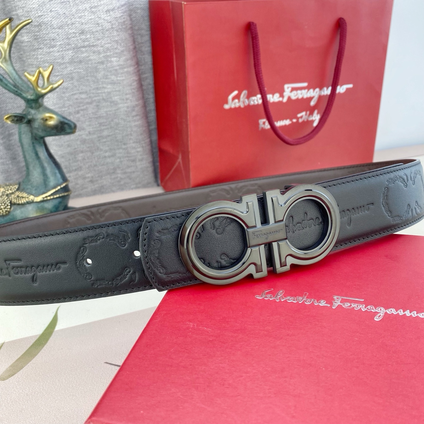 菲拉格慕💕 特种皮腰带系列 ，原厂五金精品不锈钢扣，手感柔软舒适 宽3.8CM。