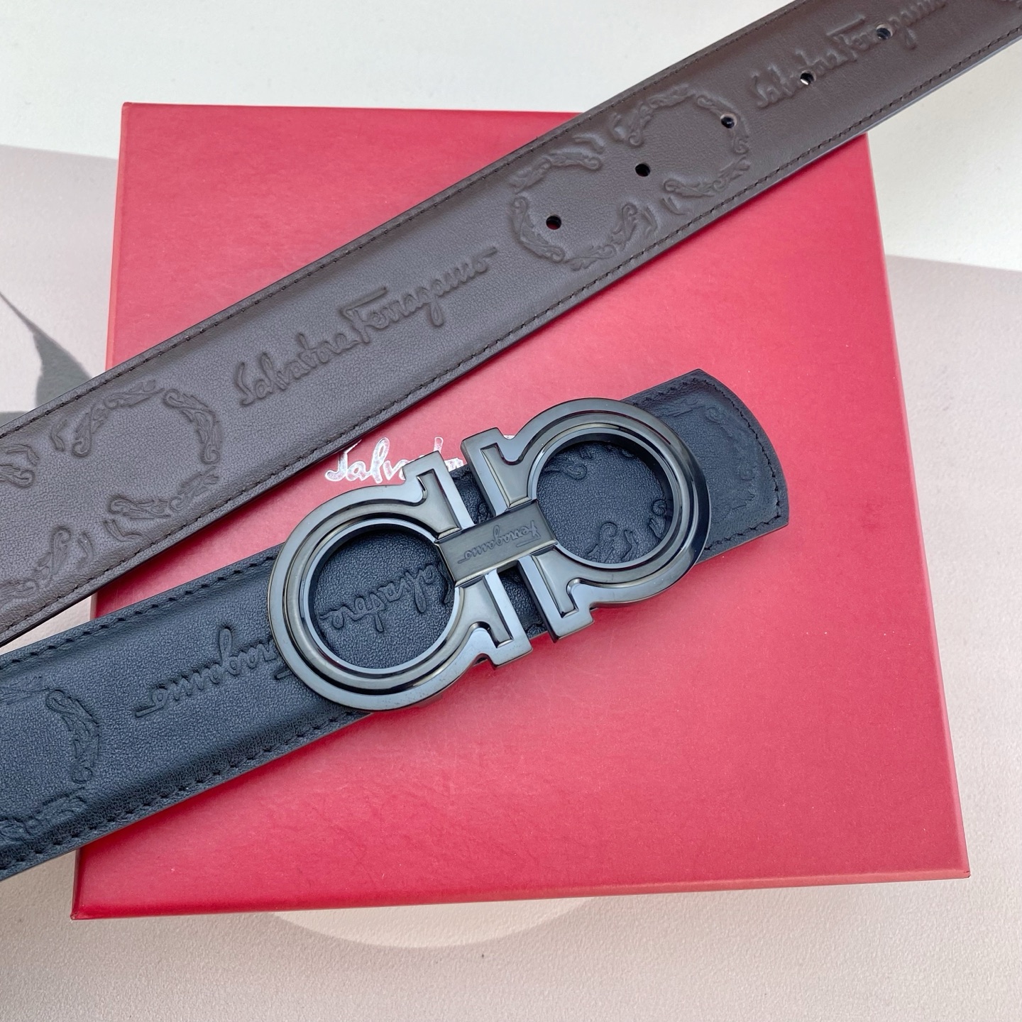 菲拉格慕💕 特种皮腰带系列 ，原厂五金精品不锈钢扣，手感柔软舒适 宽3.8CM。