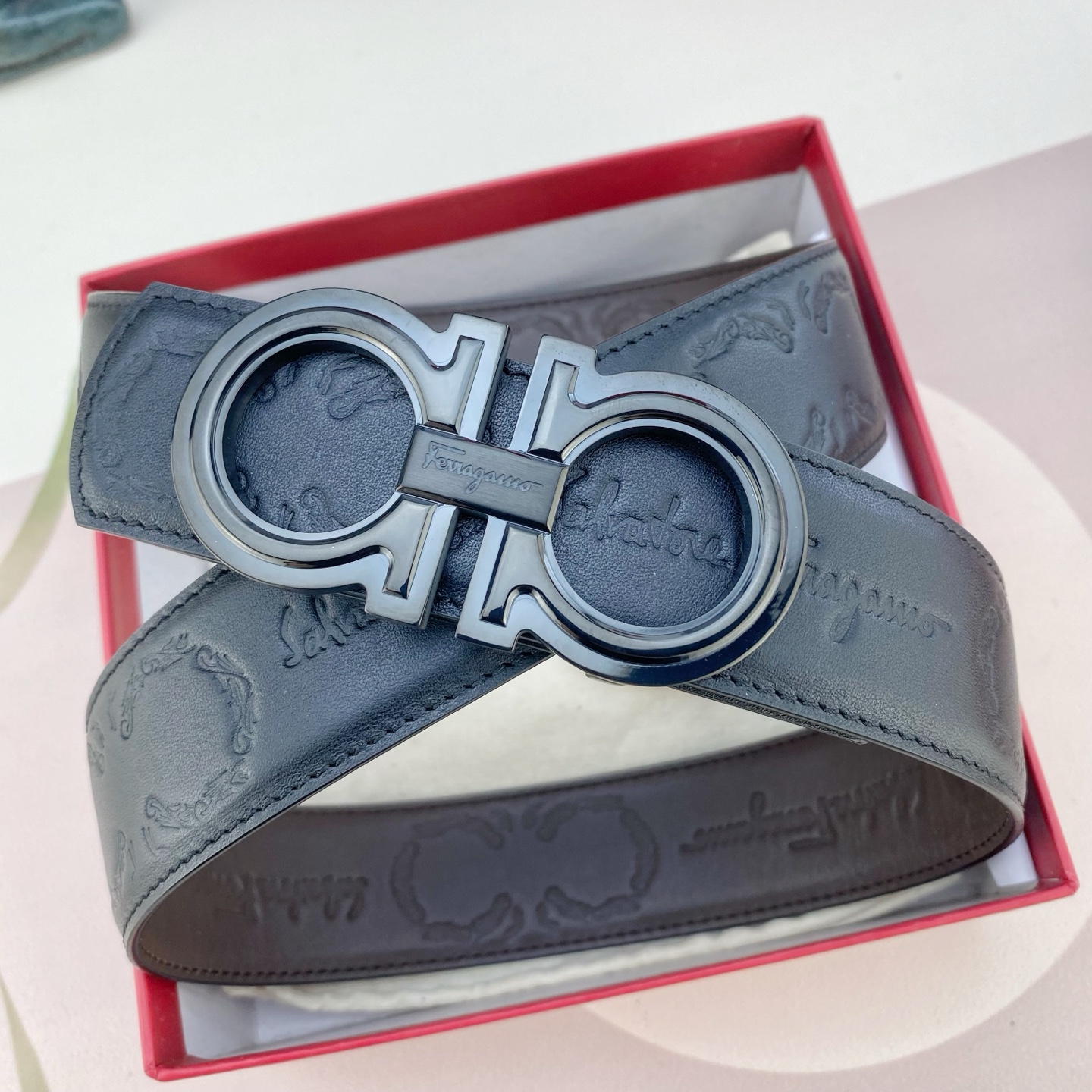 菲拉格慕💕 特种皮腰带系列 ，原厂五金精品不锈钢扣，手感柔软舒适 宽3.8CM。