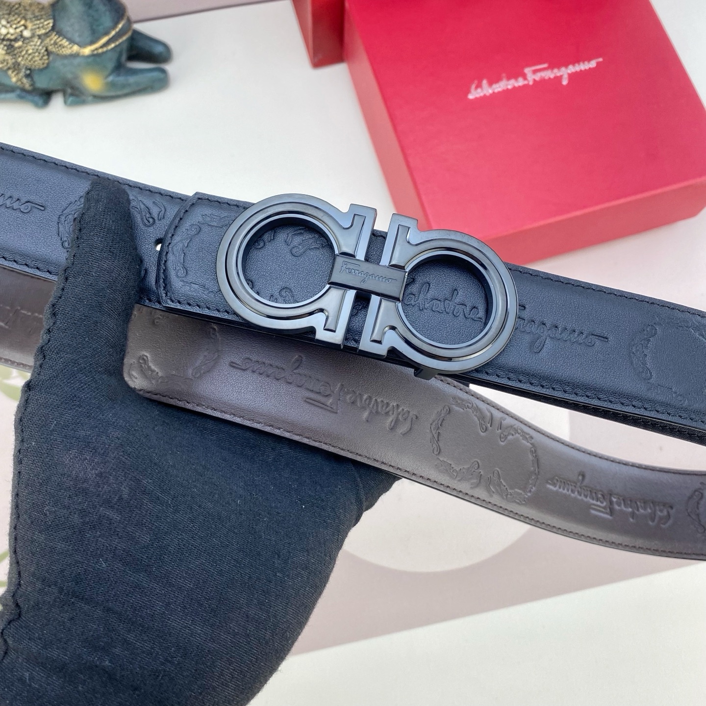 菲拉格慕💕 特种皮腰带系列 ，原厂五金精品不锈钢扣，手感柔软舒适 宽3.8CM。