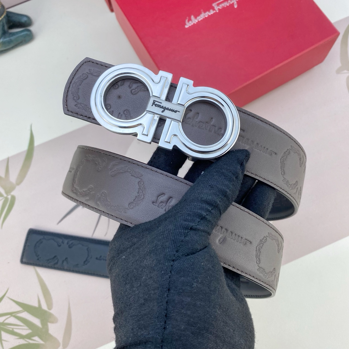 菲拉格慕💕 特种皮腰带系列 ，原厂五金精品不锈钢扣，手感柔软舒适 宽3.8CM。