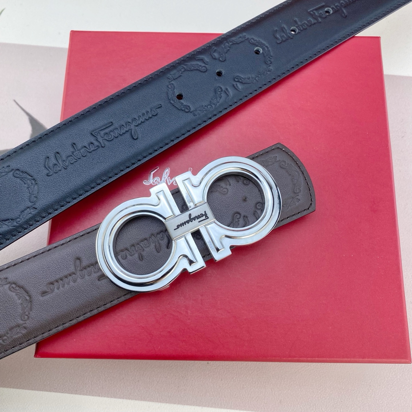 菲拉格慕💕 特种皮腰带系列 ，原厂五金精品不锈钢扣，手感柔软舒适 宽3.8CM。