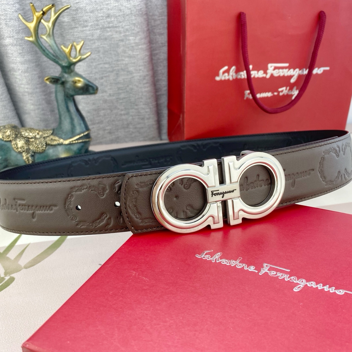 菲拉格慕💕 特种皮腰带系列 ，原厂五金精品不锈钢扣，手感柔软舒适 宽3.8CM。