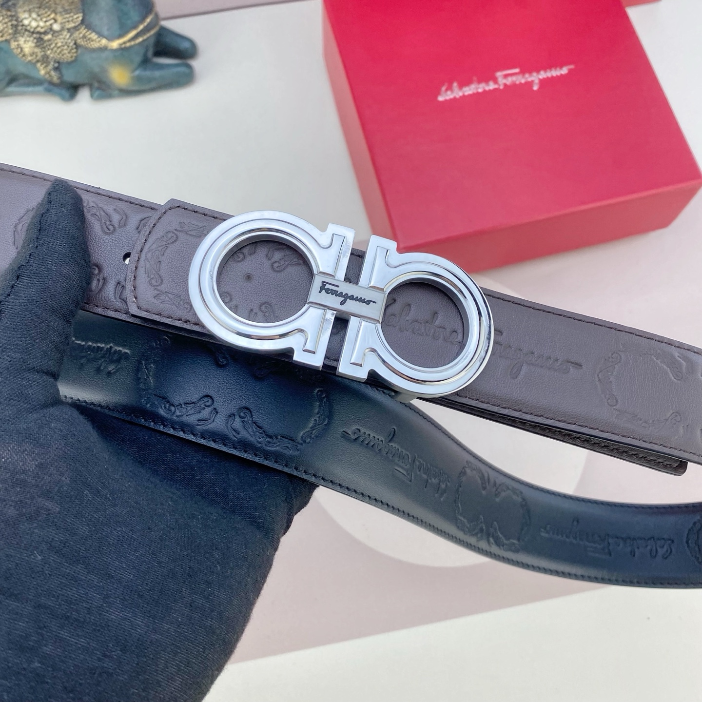 菲拉格慕💕 特种皮腰带系列 ，原厂五金精品不锈钢扣，手感柔软舒适 宽3.8CM。