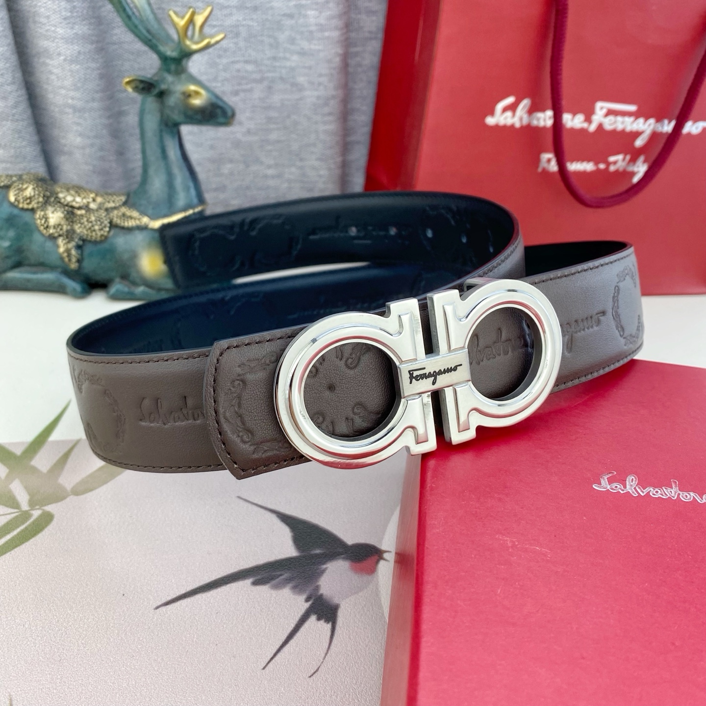 菲拉格慕💕 特种皮腰带系列 ，原厂五金精品不锈钢扣，手感柔软舒适 宽3.8CM。