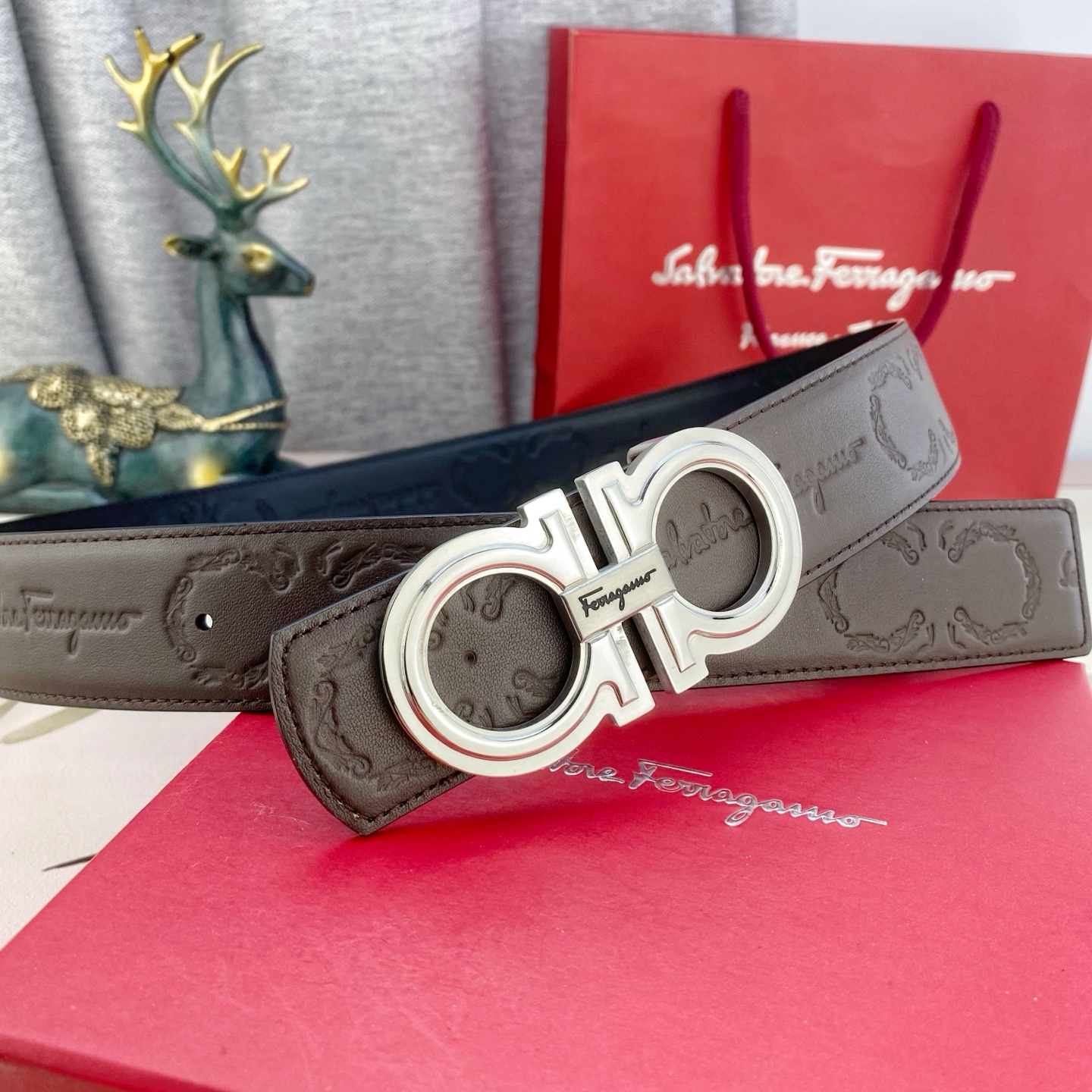 菲拉格慕💕 特种皮腰带系列 ，原厂五金精品不锈钢扣，手感柔软舒适 宽3.8CM。