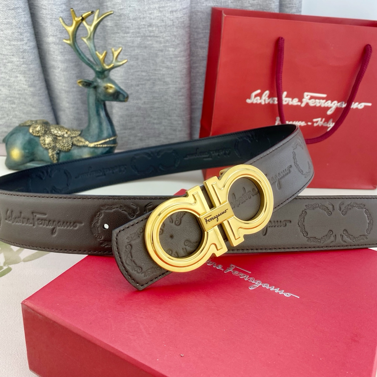 菲拉格慕💕 特种皮腰带系列 ，原厂五金精品不锈钢扣，手感柔软舒适 宽3.8CM。