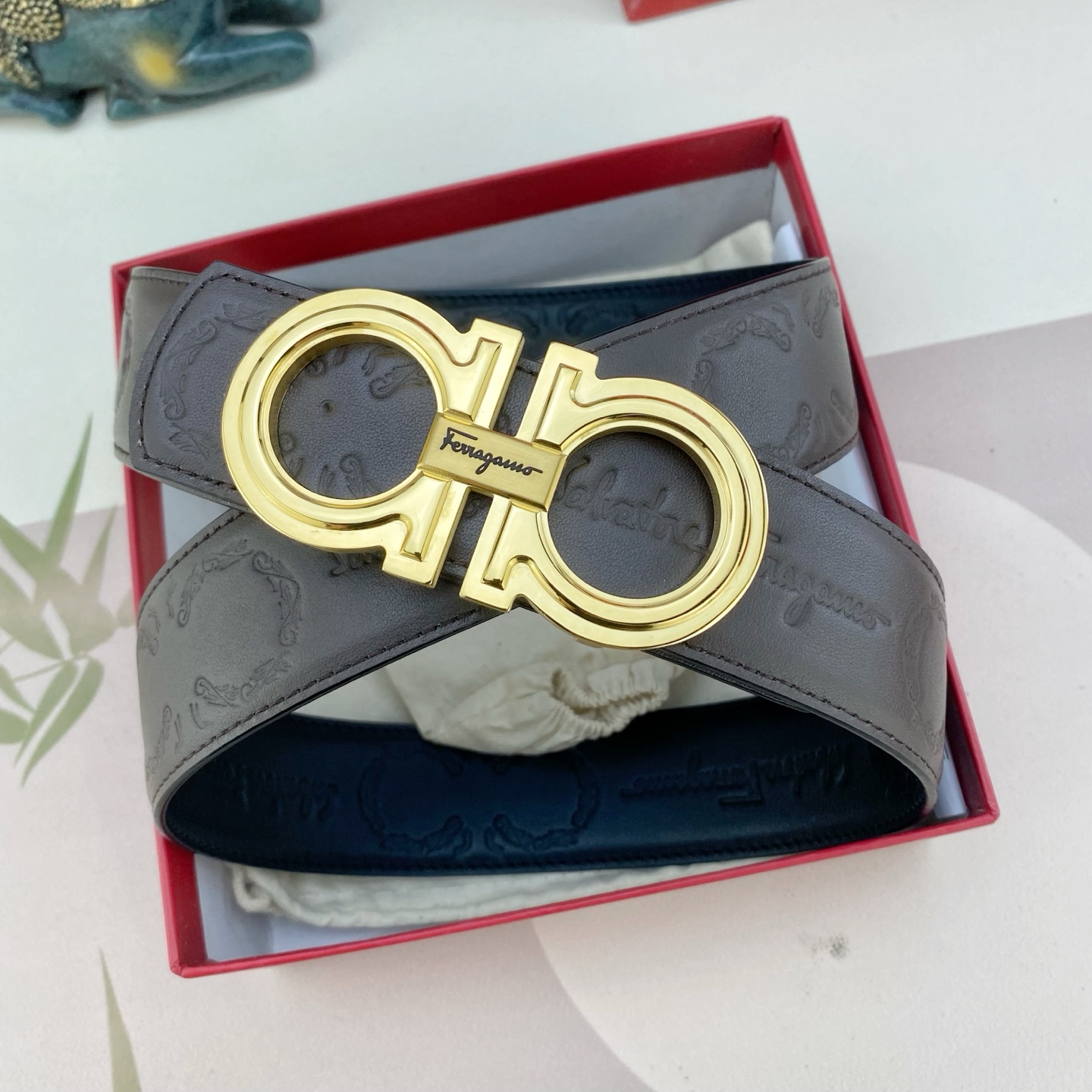 菲拉格慕💕 特种皮腰带系列 ，原厂五金精品不锈钢扣，手感柔软舒适 宽3.8CM。