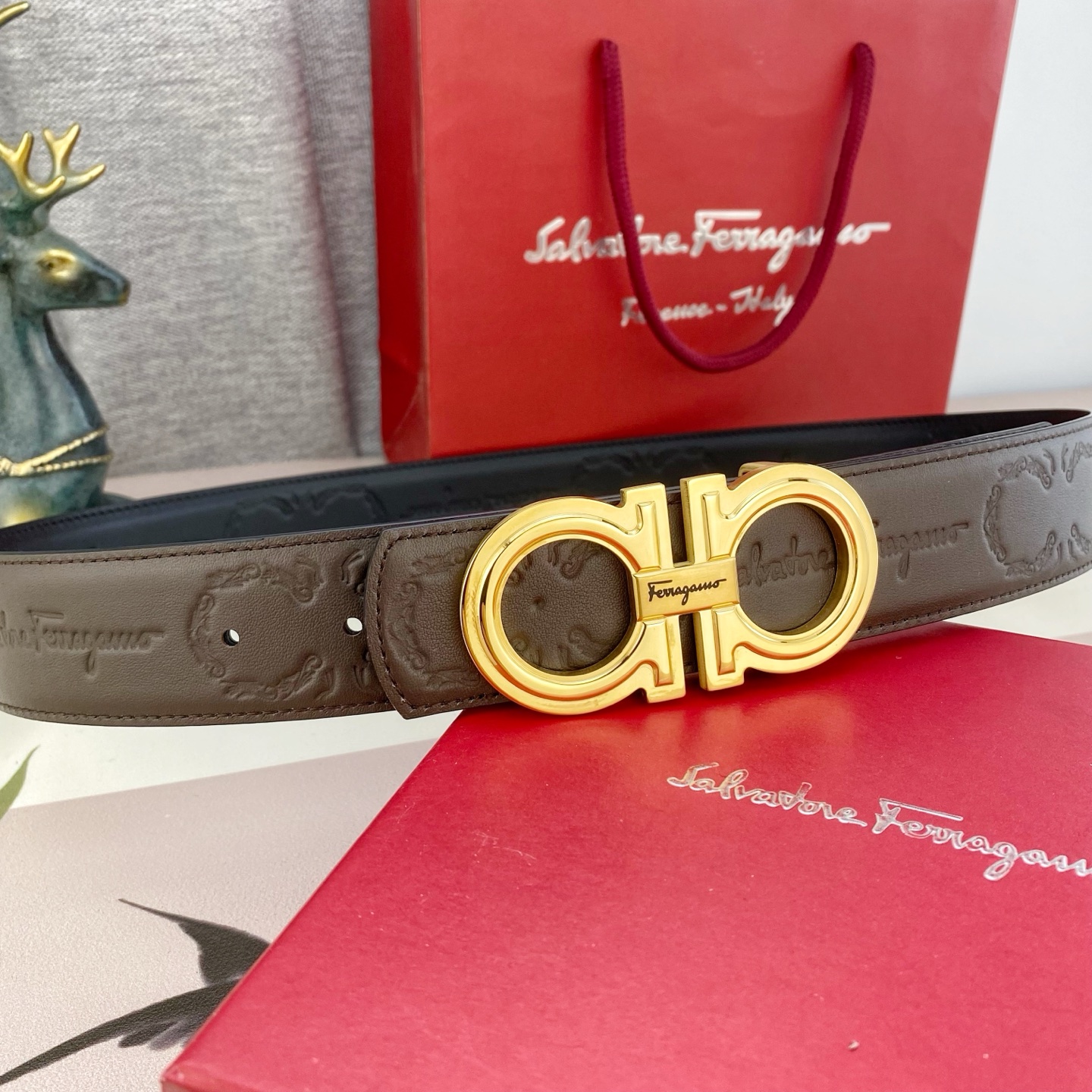 菲拉格慕💕 特种皮腰带系列 ，原厂五金精品不锈钢扣，手感柔软舒适 宽3.8CM。