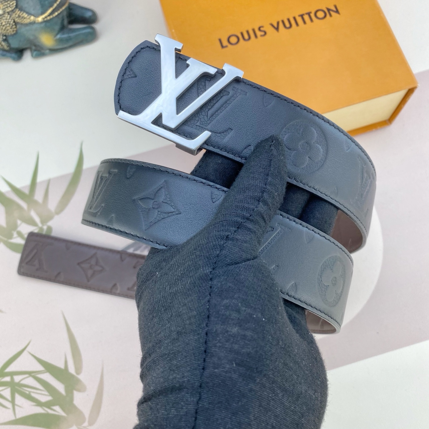 LV💕 特种皮腰带系列 ，原厂五金精品不锈钢扣，手感柔软舒适 宽3.8CM。