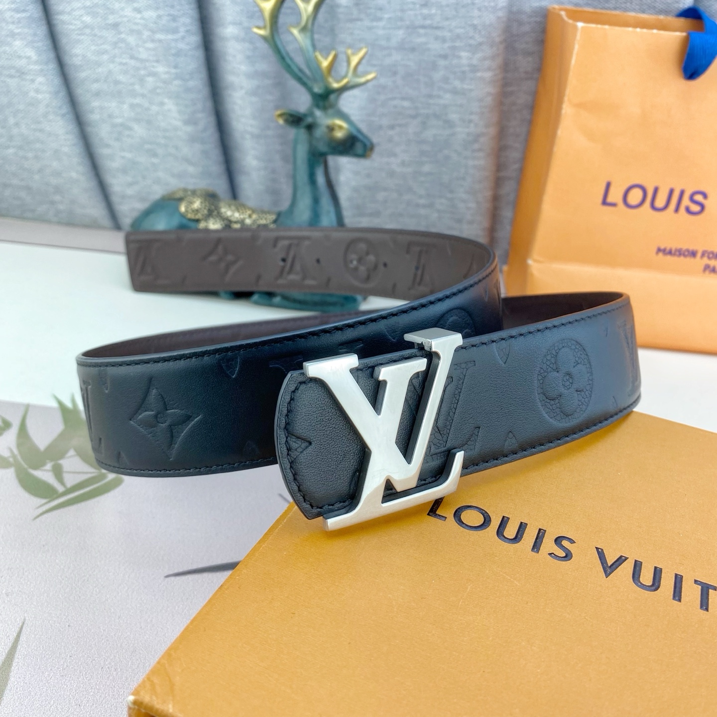 LV💕 特种皮腰带系列 ，原厂五金精品不锈钢扣，手感柔软舒适 宽3.8CM。