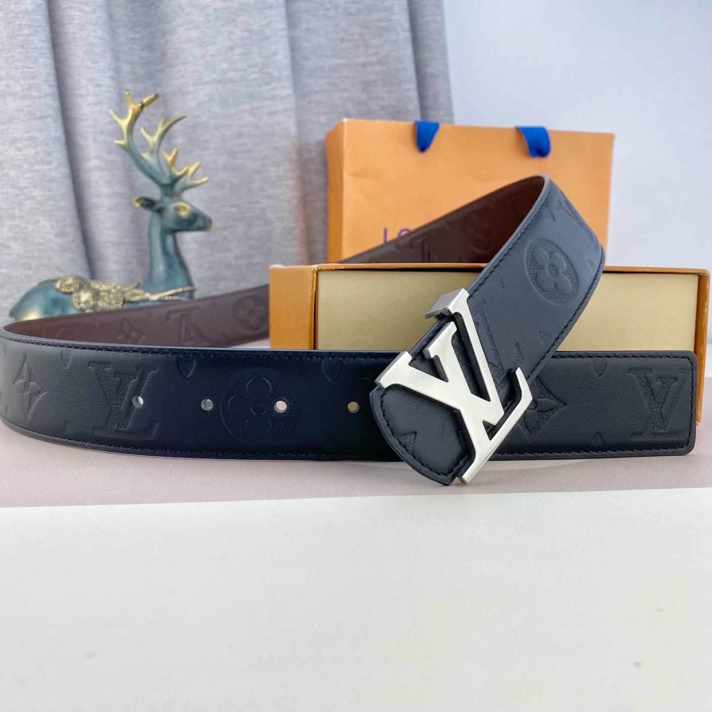 LV💕 特种皮腰带系列 ，原厂五金精品不锈钢扣，手感柔软舒适 宽3.8CM。