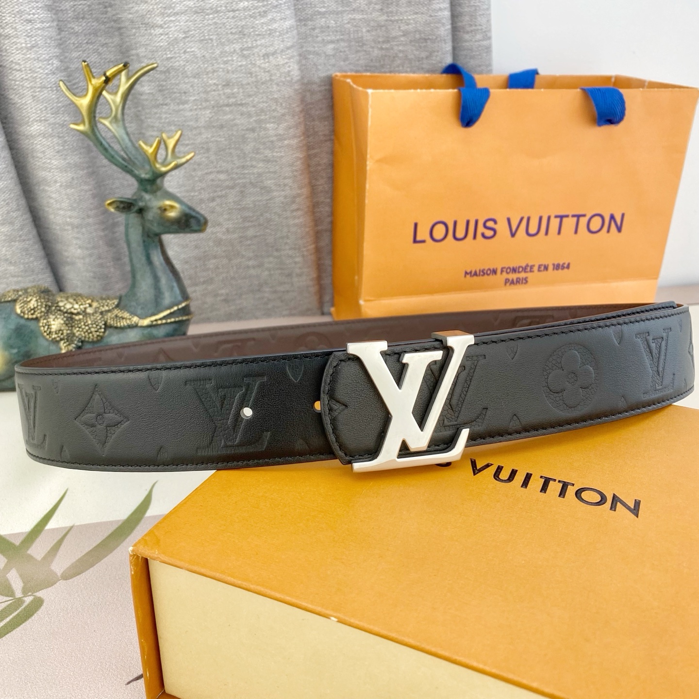 LV💕 特种皮腰带系列 ，原厂五金精品不锈钢扣，手感柔软舒适 宽3.8CM。