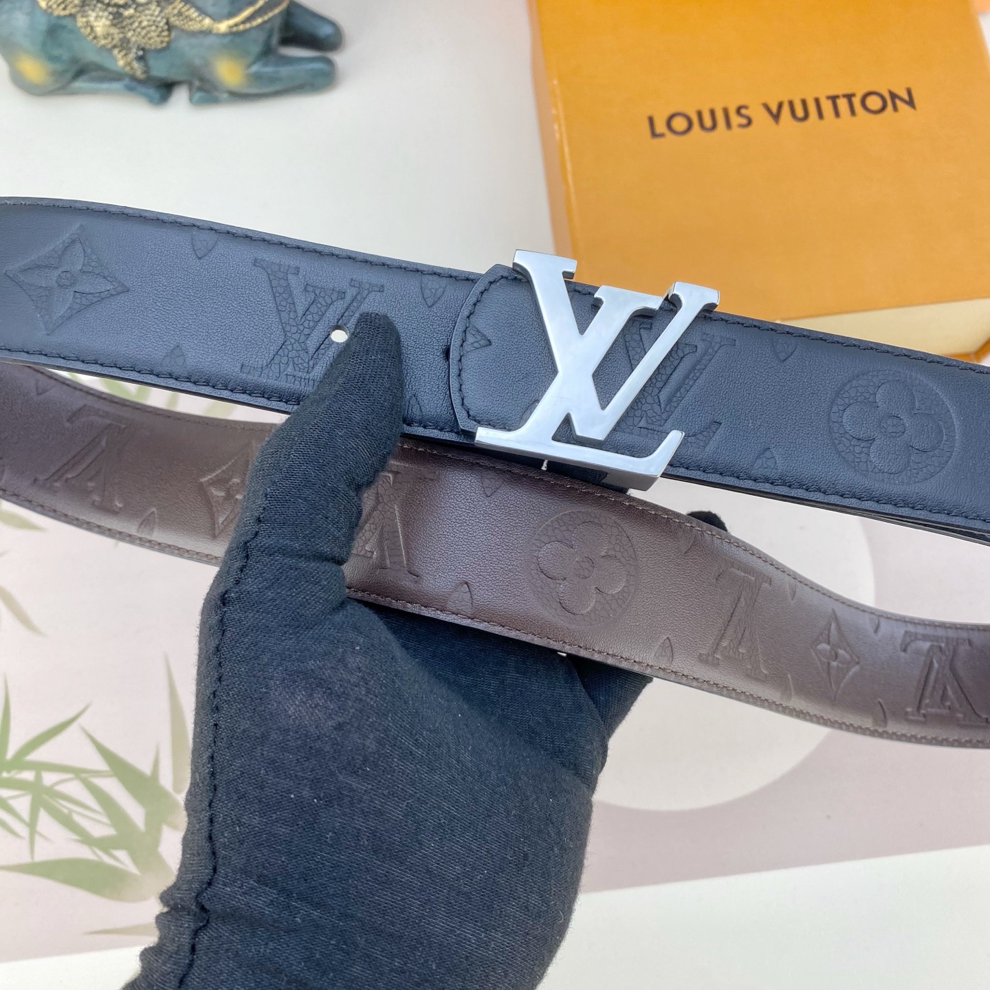 LV💕 特种皮腰带系列 ，原厂五金精品不锈钢扣，手感柔软舒适 宽3.8CM。