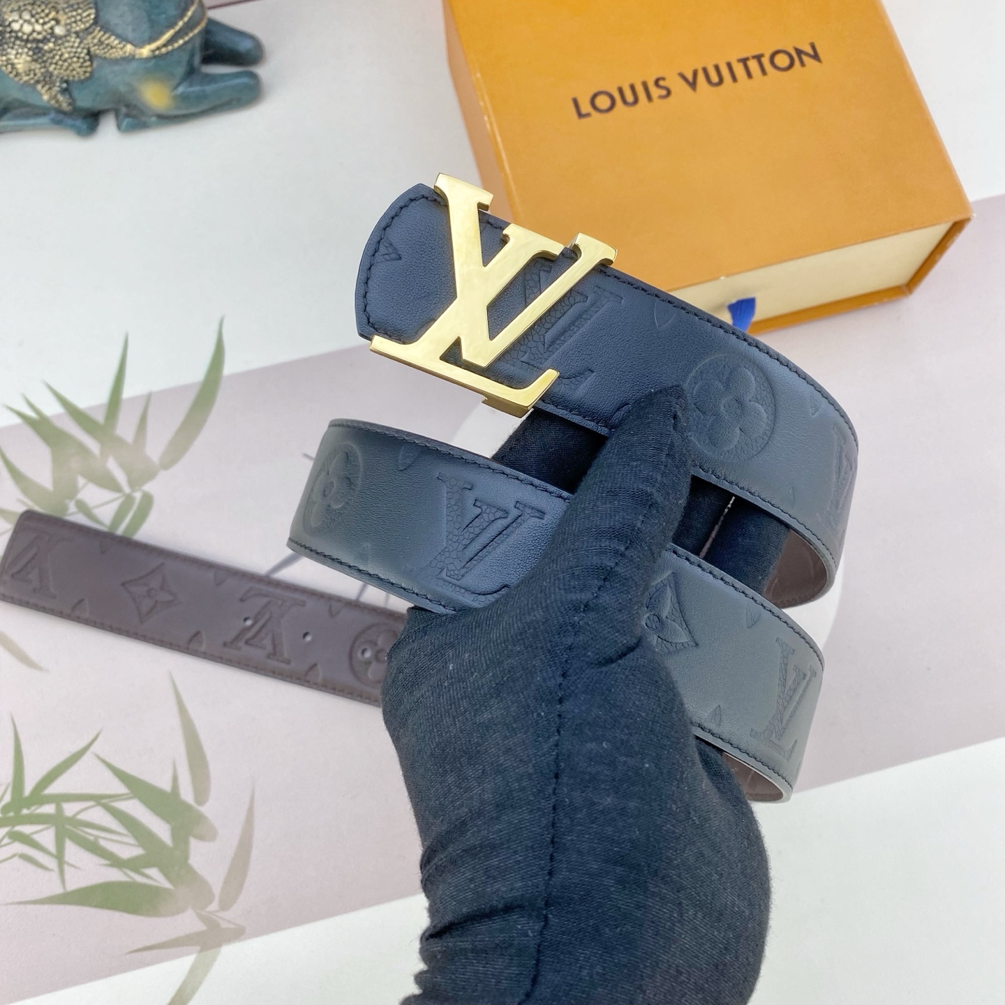 LV💕 特种皮腰带系列 ，原厂五金精品不锈钢扣，手感柔软舒适 宽3.8CM。