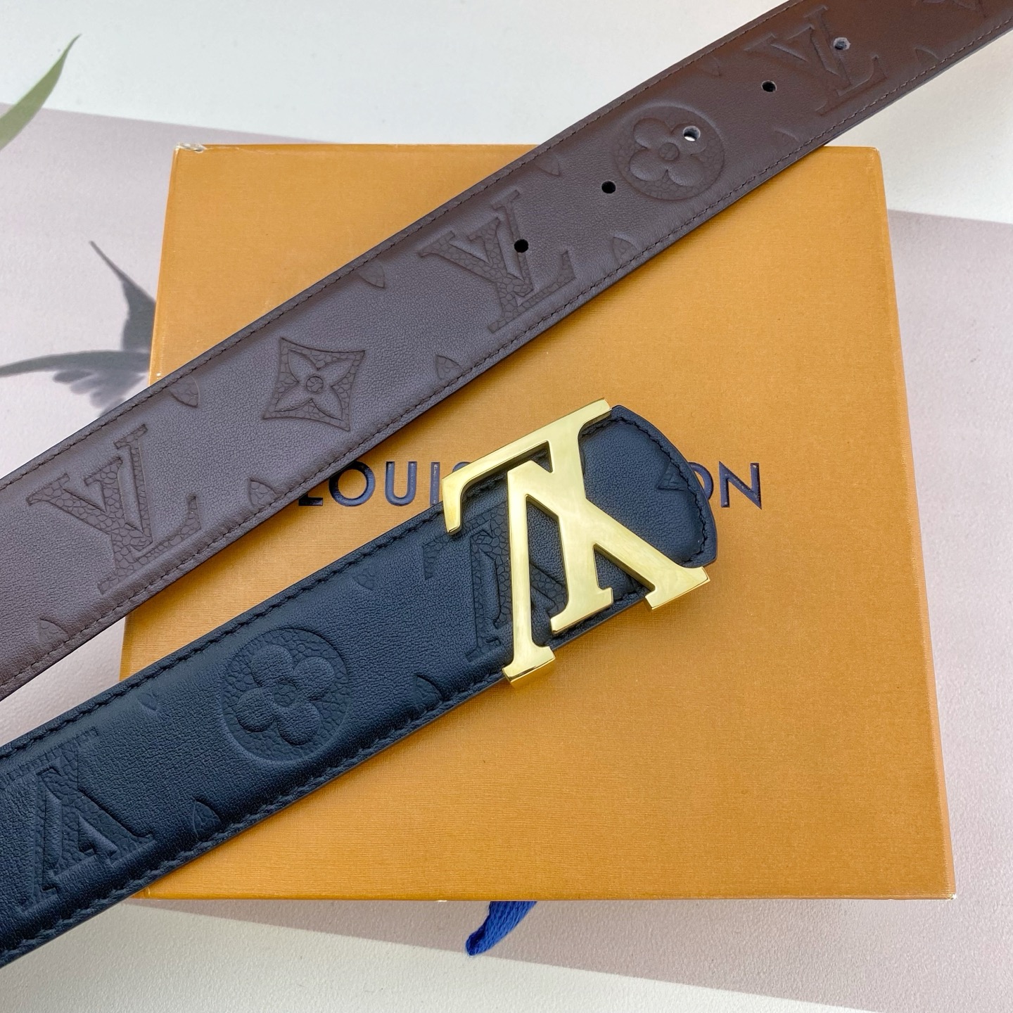 LV💕 特种皮腰带系列 ，原厂五金精品不锈钢扣，手感柔软舒适 宽3.8CM。