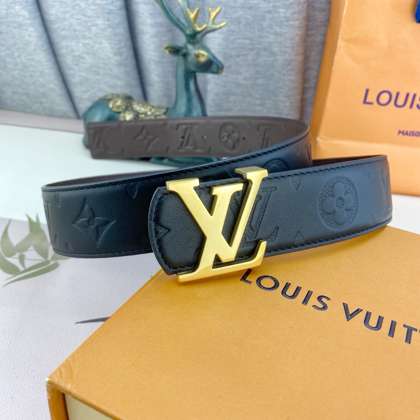 LV💕 特种皮腰带系列 ，原厂五金精品不锈钢扣，手感柔软舒适 宽3.8CM。