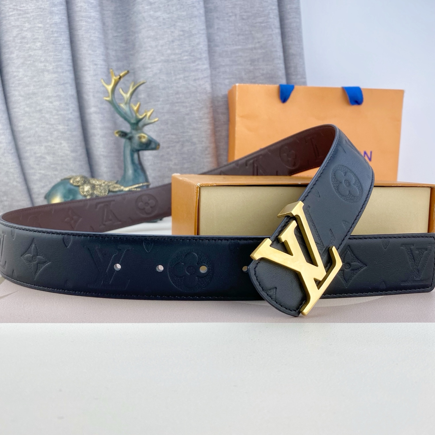 LV💕 特种皮腰带系列 ，原厂五金精品不锈钢扣，手感柔软舒适 宽3.8CM。