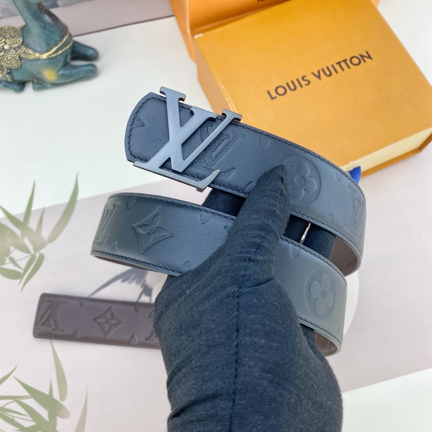 LV💕 特种皮腰带系列 ，原厂五金精品不锈钢扣，手感柔软舒适 宽3.8CM。