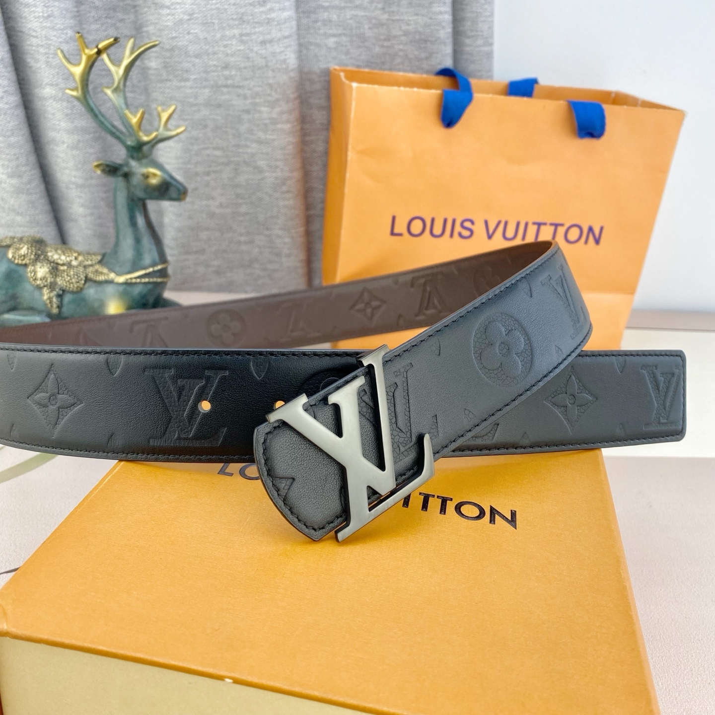 LV💕 特种皮腰带系列 ，原厂五金精品不锈钢扣，手感柔软舒适 宽3.8CM。