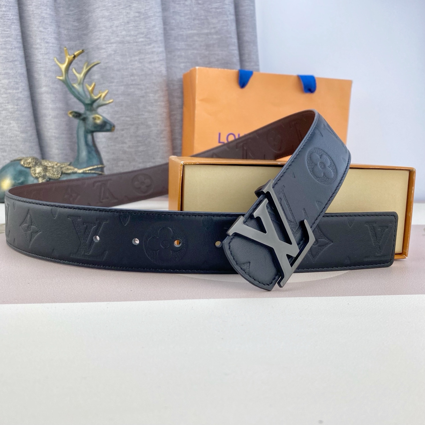 LV💕 特种皮腰带系列 ，原厂五金精品不锈钢扣，手感柔软舒适 宽3.8CM。