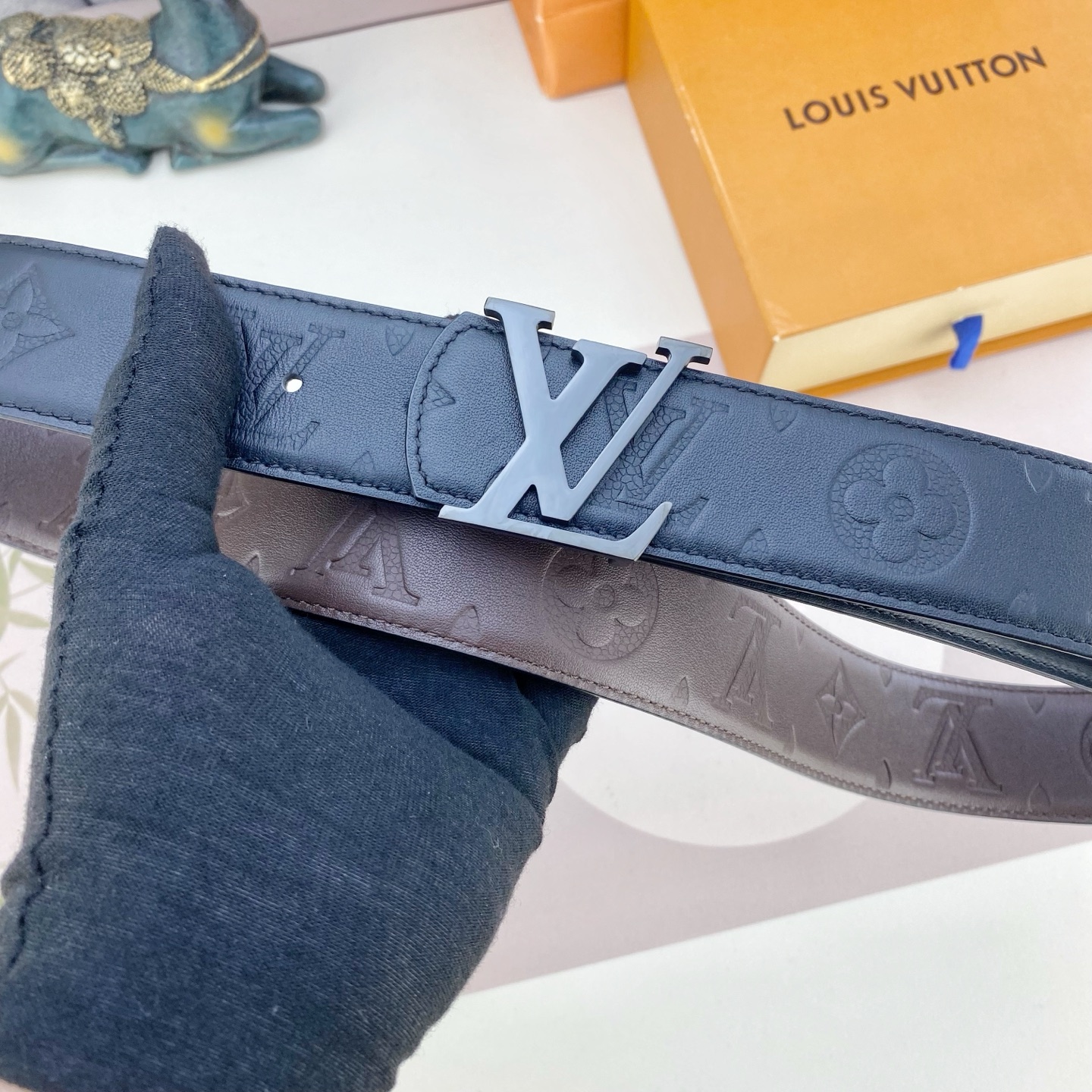 LV💕 特种皮腰带系列 ，原厂五金精品不锈钢扣，手感柔软舒适 宽3.8CM。