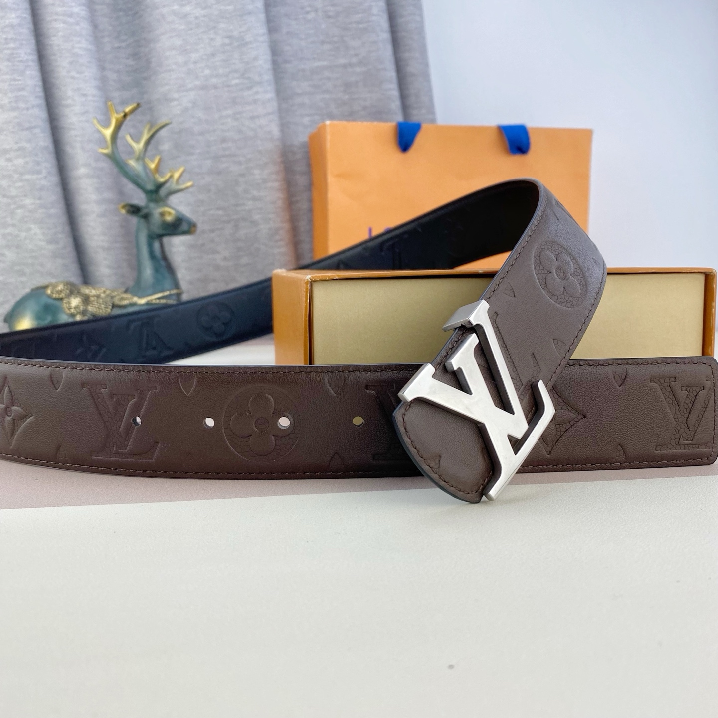 LV💕 特种皮腰带系列 ，原厂五金精品不锈钢扣，手感柔软舒适 宽3.8CM。